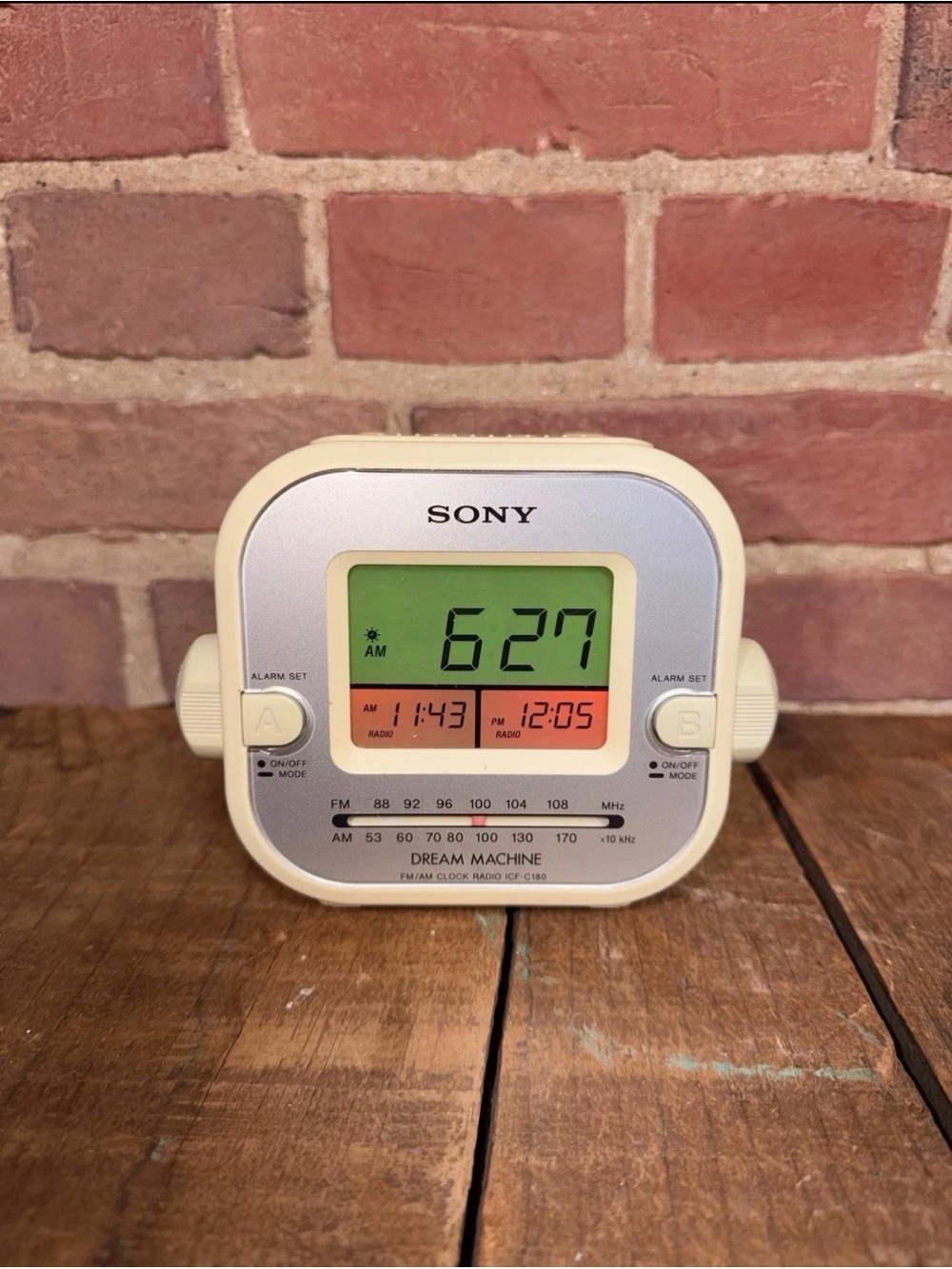 Vintage Sony Dream Machine Digital Alarm Clock – Cream and Silver
